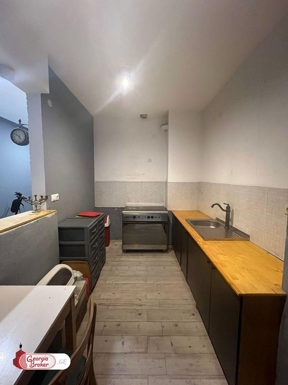 იყიდება ახალი გარემონტებული 4 ოთახიანი ბინა